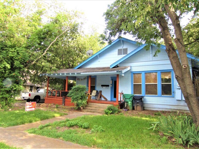 Building Photo - 511 W Sycamore St