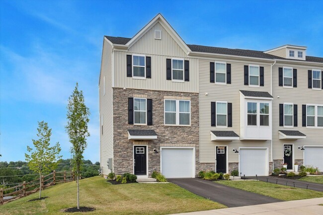 Primary Photo - 3 Bedroom End-Unit Townhome in Spring City