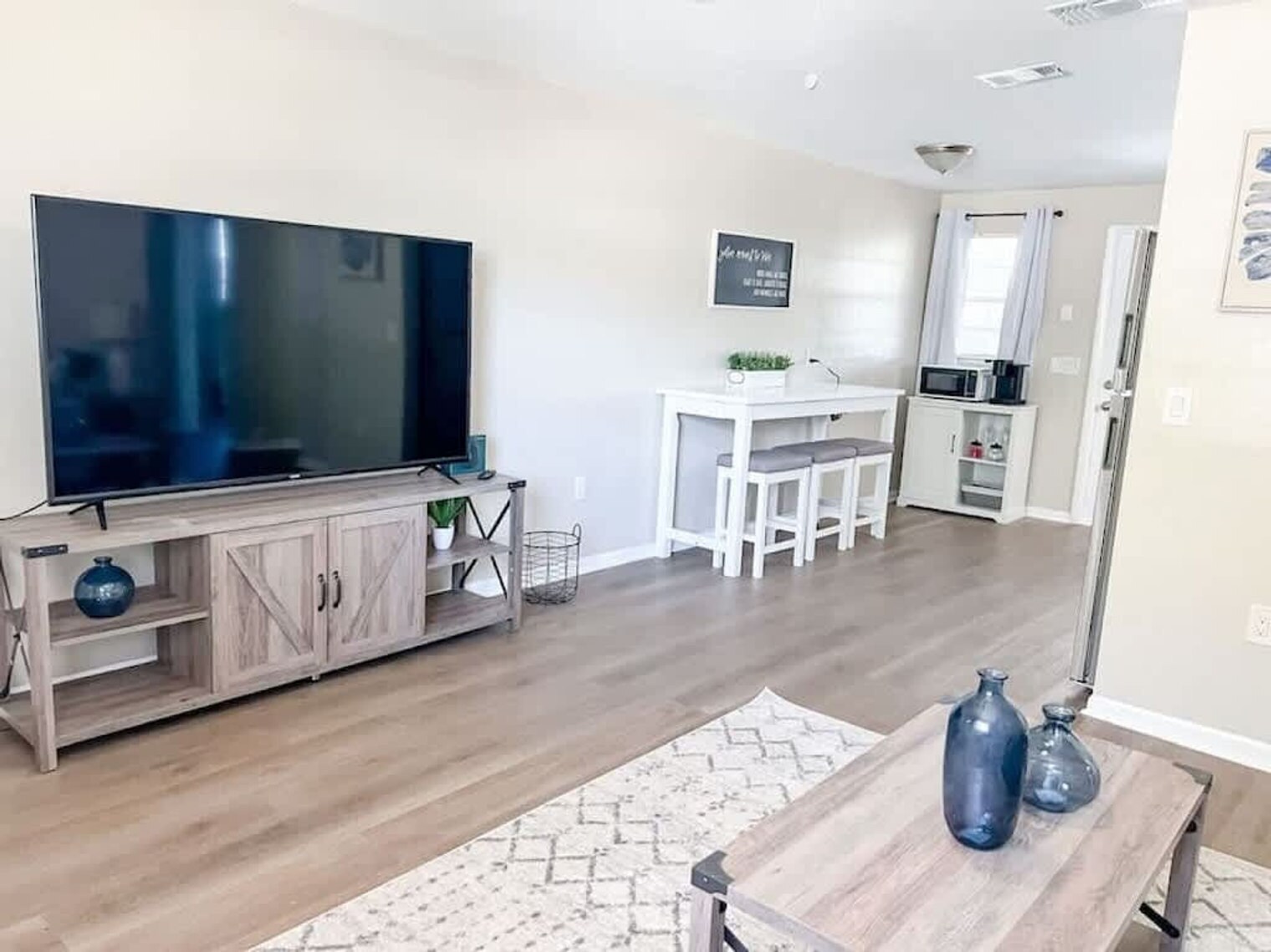 Building Photo - 38548 Naomi Ave