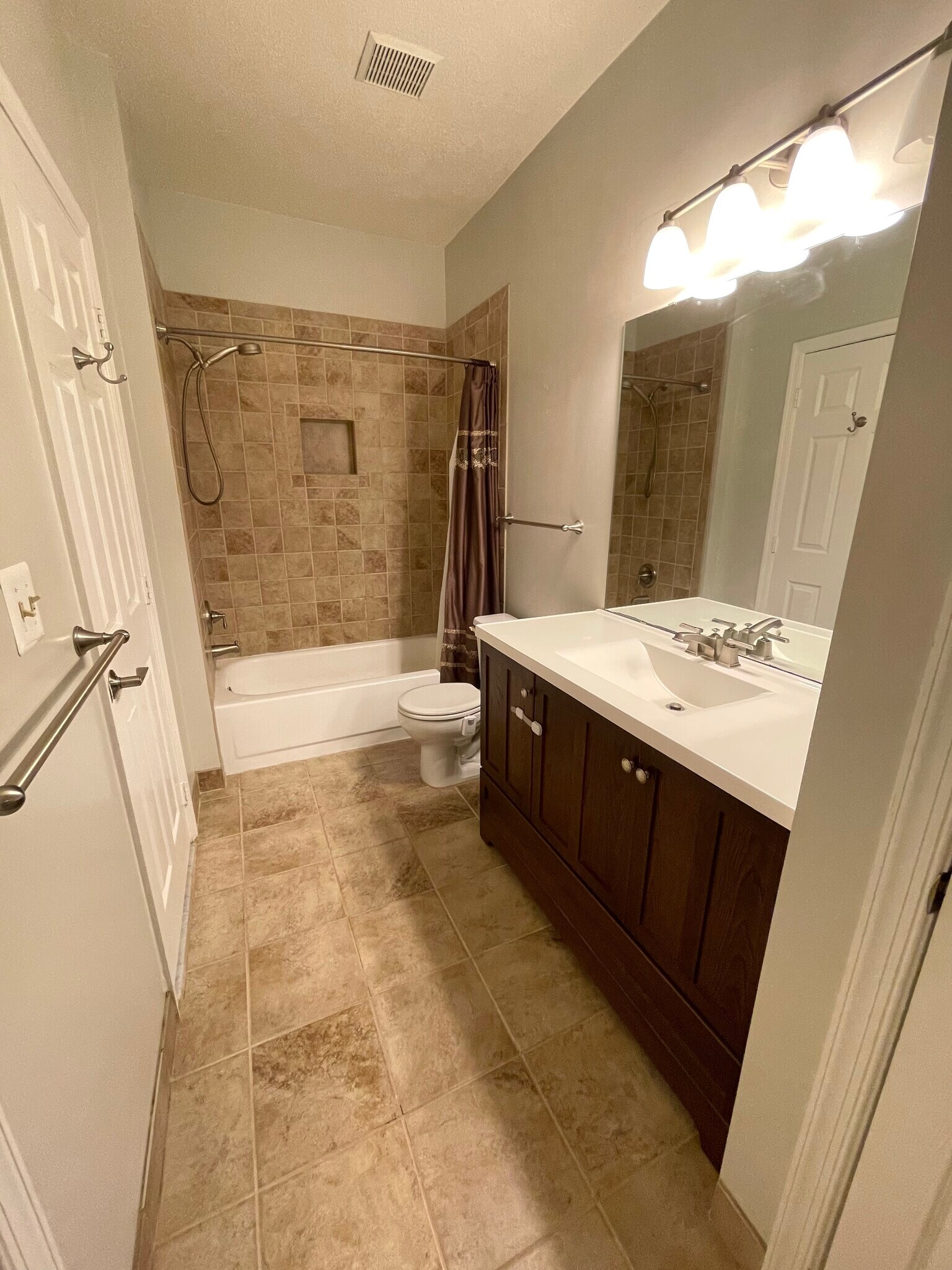 Building Photo - 1716 Lake Shore Crest Dr