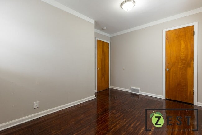 Building Photo - BEAUTIFUL 3 BEDROOM 1 BATH