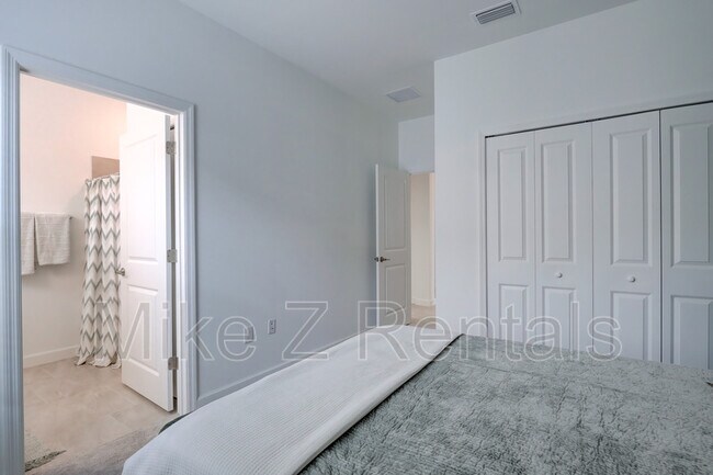 Building Photo - 18315 Ridgeline Dr