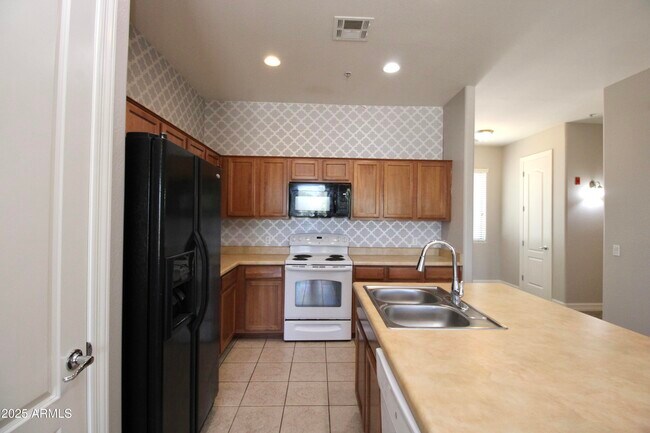 Building Photo - 1456 E 9th St