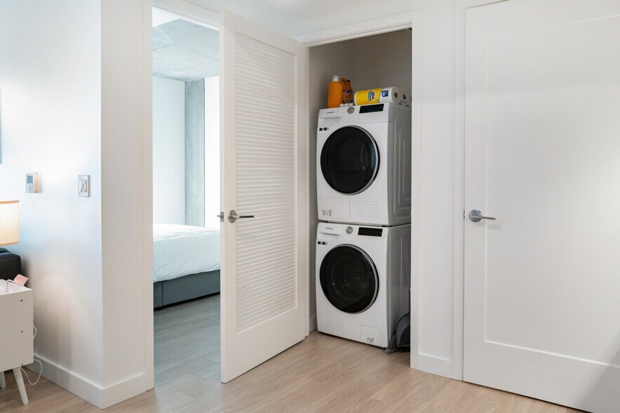 Building Photo - 1 Brady St