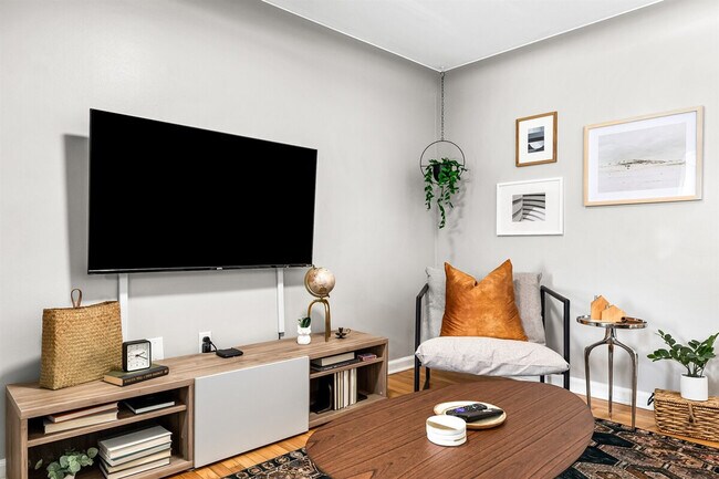 Building Photo - 8254 Mary Ann Ave