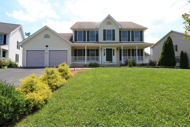 Building Photo - 5 BD + 3.5 Bath Bright & Beautiful Colonia...