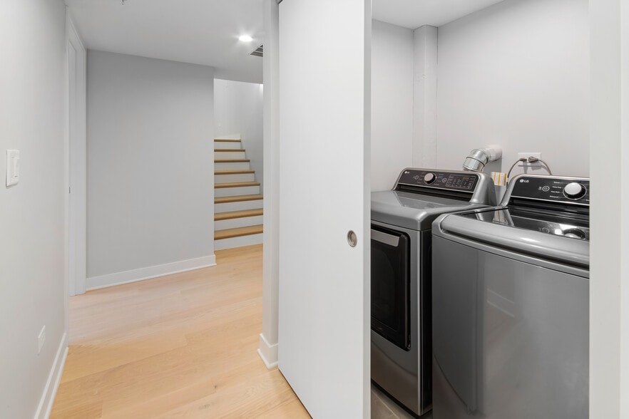 Building Photo - 4637 N Ashland Ave