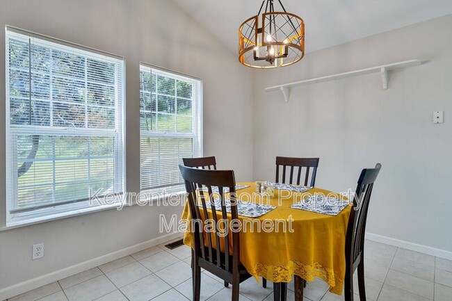 Building Photo - 5456 Oak Leaf Cir