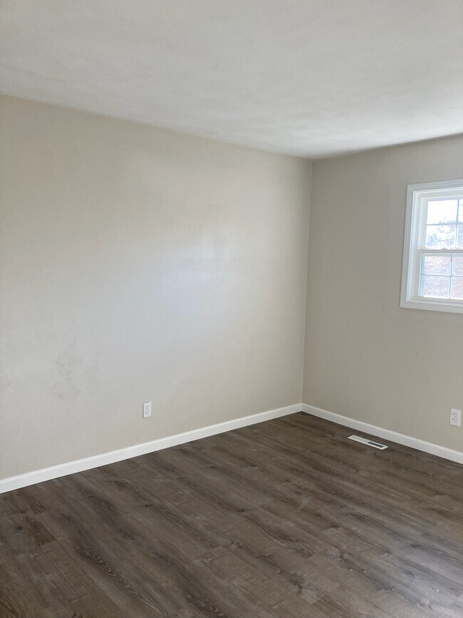 Building Photo - 707 Plankway Dr