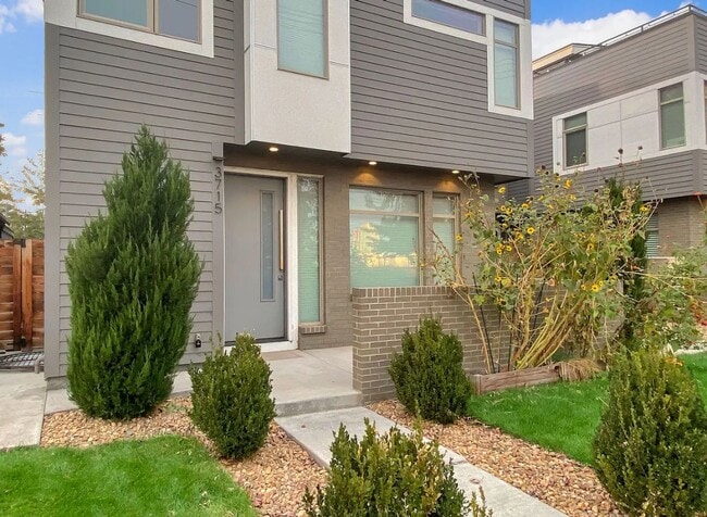 Building Photo - Modern 4BD, 3BA LoHi Townhome with Rooftop Deck