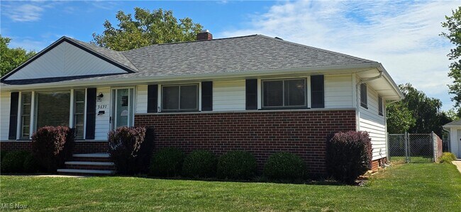 Building Photo - 3691 Higley Rd