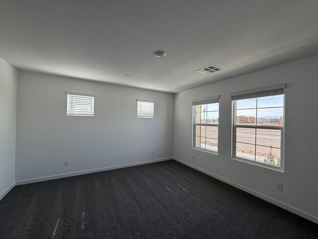 Building Photo - 925 Violet Heron St