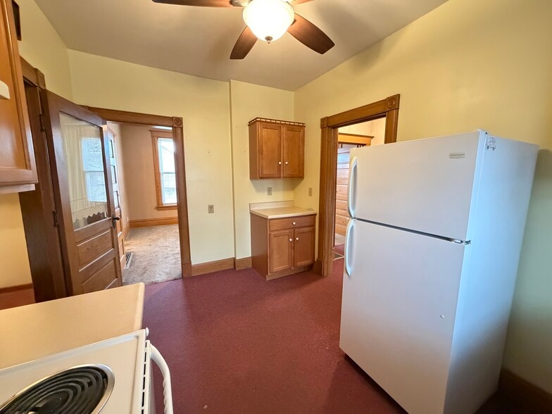 Building Photo - 102 1st St