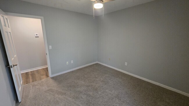 Building Photo - 405 Brentwood Dr
