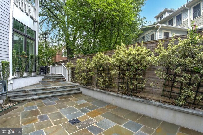 Building Photo - 4964 Eskridge Terrace NW