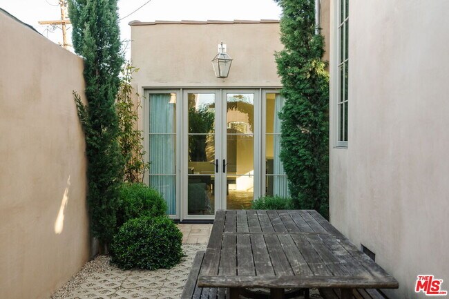 Building Photo - 2640 Clyde Ave