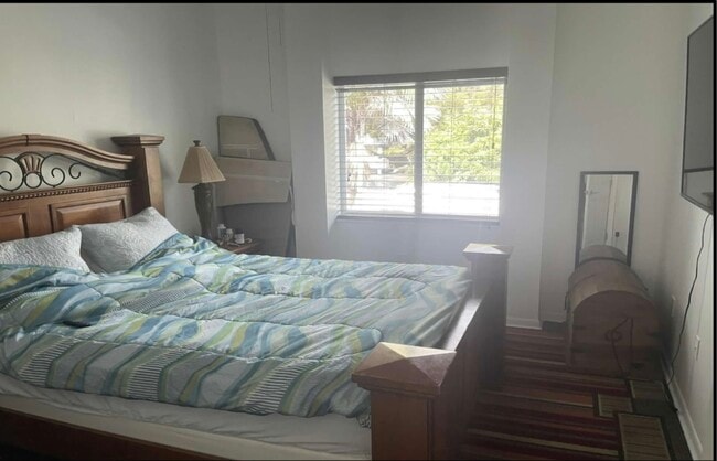 Building Photo - 2408 NE 135th St