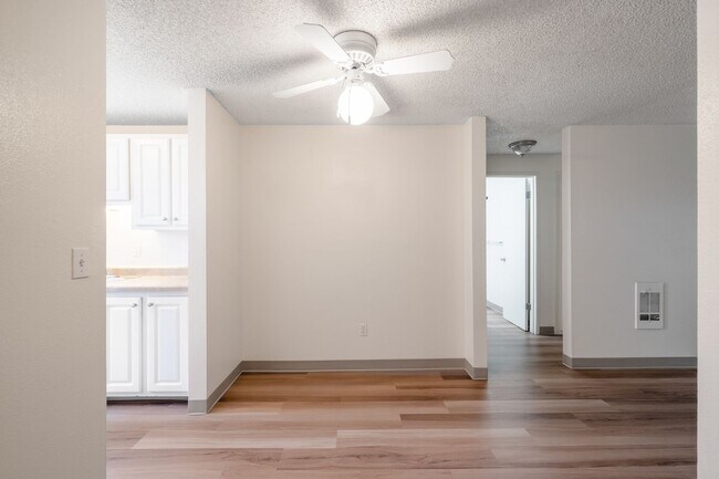 Building Photo - St. Johns 1 bedroom 1 bath in park-like setting.