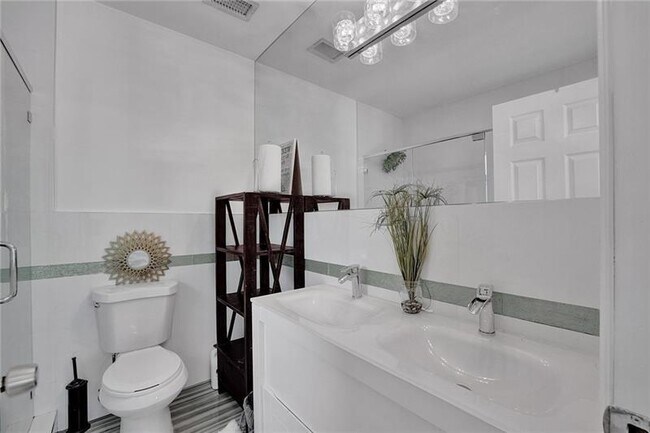 Building Photo - 1732 NE 173rd St