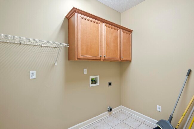 Building Photo - 9143 Raspberry Ln