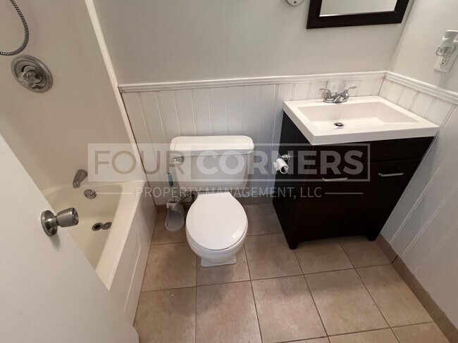 Building Photo - 1409 Waterloo Dr