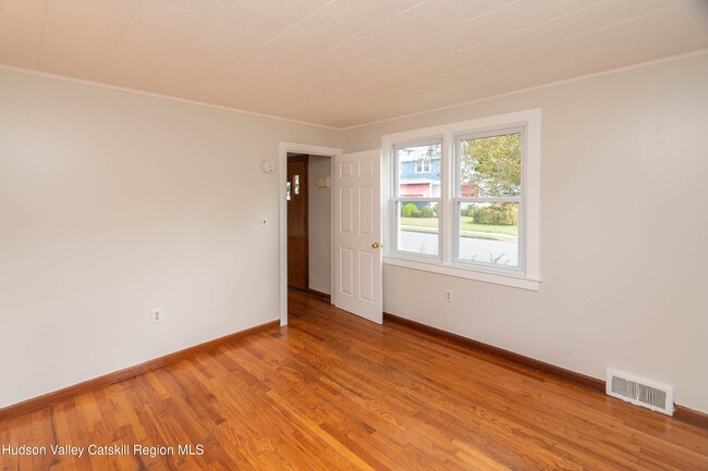 Building Photo - 297 Clifton Ave
