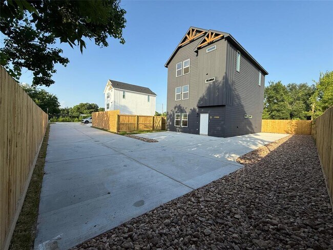 Building Photo - 8019 Birmingham St