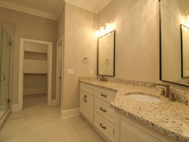 Building Photo - Fabulous Home in Canebrake
