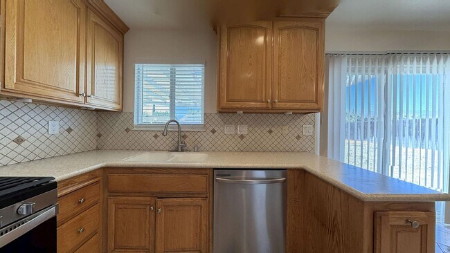 Building Photo - 539 Hidalgo Ave