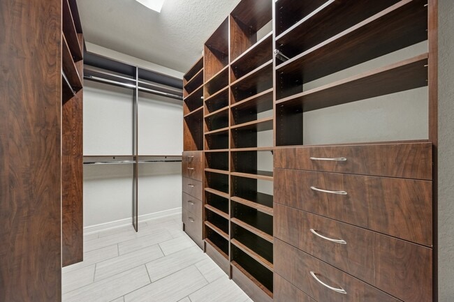 Building Photo - 15115 Flintridge Lake Ln