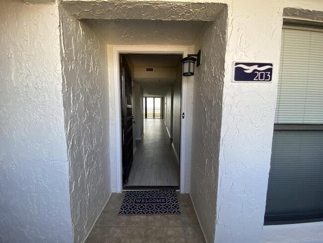 Building Photo - 275 1st St S