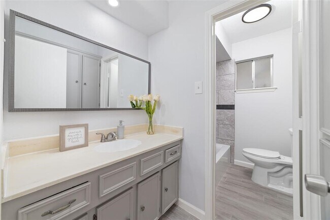 Building Photo - 22122 Woodrose Dr