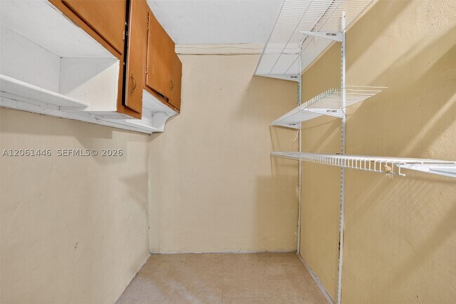 Building Photo - 6240 SW 22nd St
