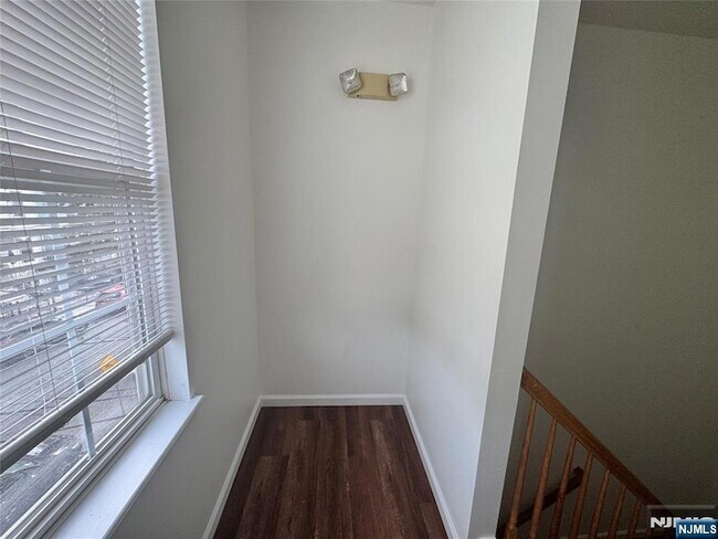 Building Photo - 225 Halladay St