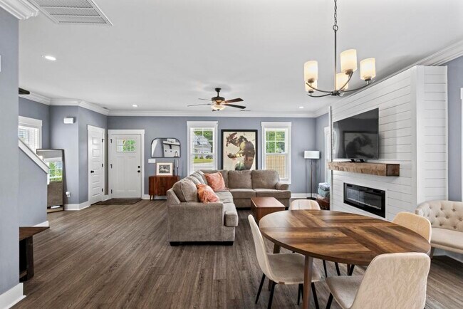 Building Photo - 205 Bangor Ct