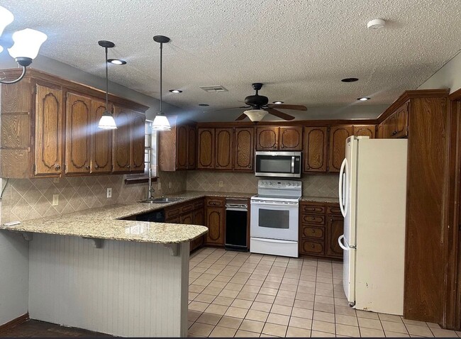 Building Photo - 15604 Gaddy Rd