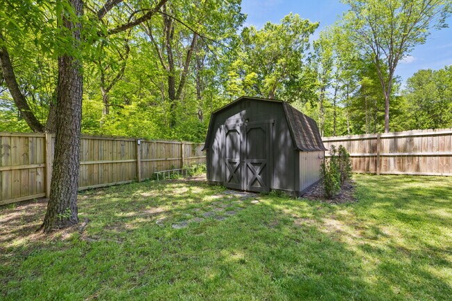 Building Photo - "Charming 4-Bedroom Haven in Charlotte's Heart with Spacious 2271 sq ft Living!"