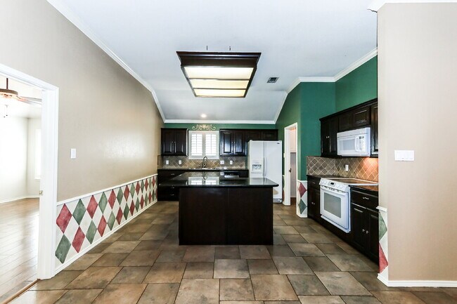 Building Photo - Beautiful Home Located South of Frenship H...