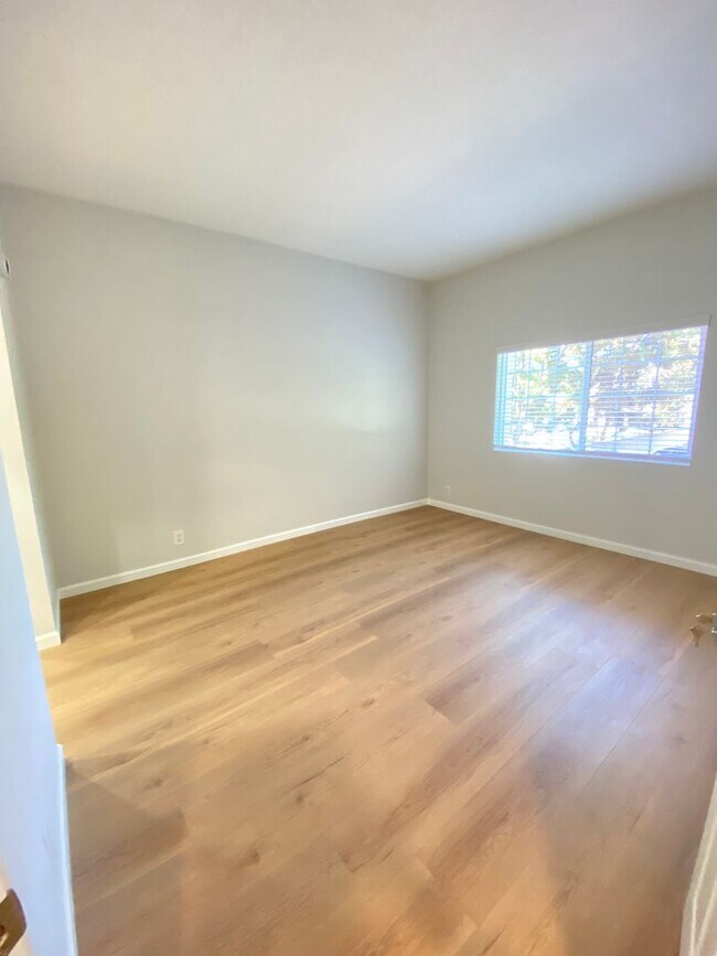 Building Photo - Completely Remodeled 2 Bedroom, 2 Bathroom...