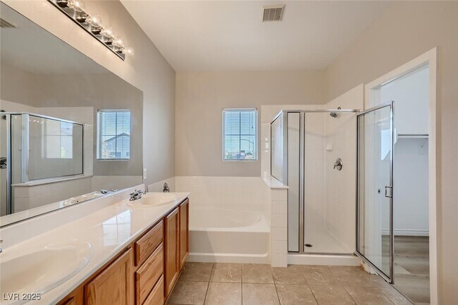 Building Photo - 648 W Vincents Dream Ave