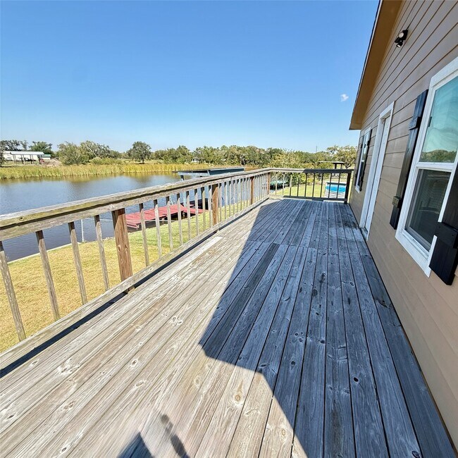 Building Photo - 143 Bastrop Bayou Dr