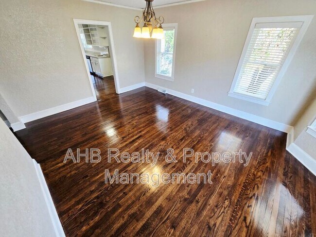 Building Photo - 422 Alamance Rd