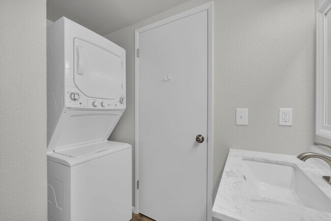 Building Photo - Fully Remodeled 2-Bedroom, 2-Bath Condo – Keonekai Villages #27-105