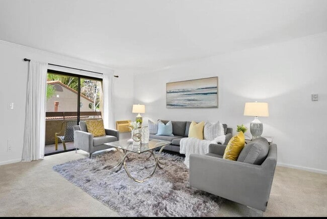 Building Photo - "Chic 1-Bed Waterfront Apartment with Cent...
