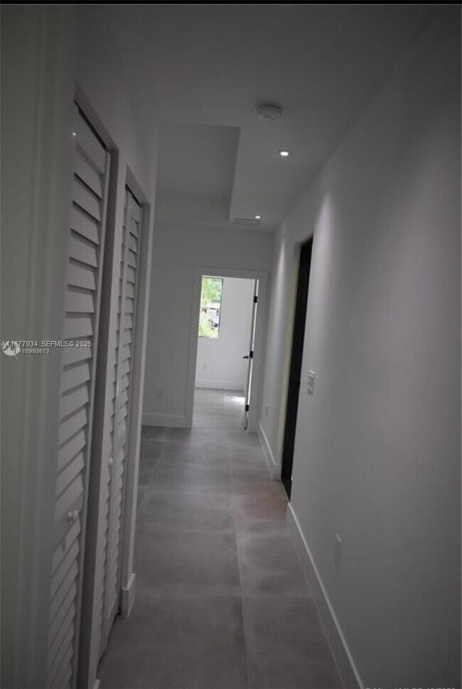 Building Photo - 14 Coral Dr