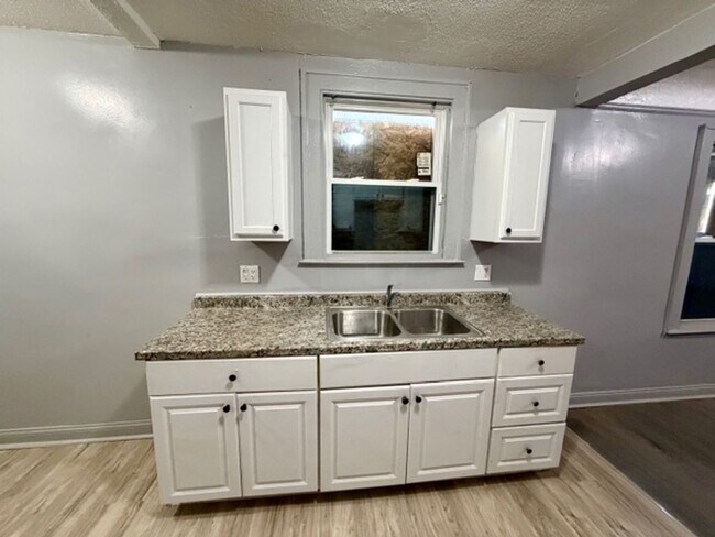 Building Photo - 4 Bedroom 2 Bath Brick Tudor For Lease Wel...