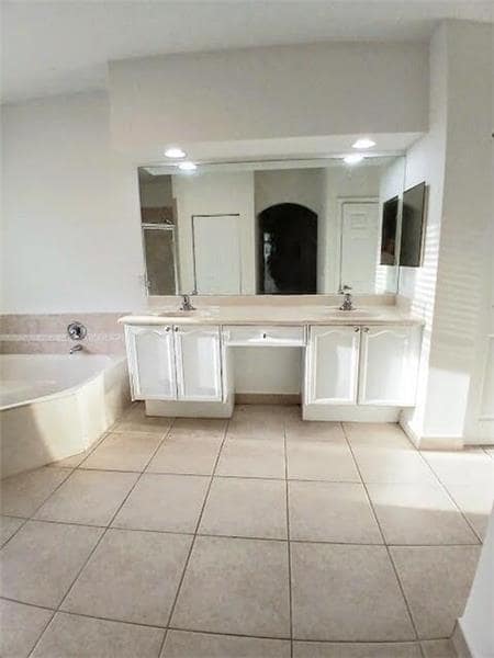 Building Photo - 1171 W Magnolia Cir