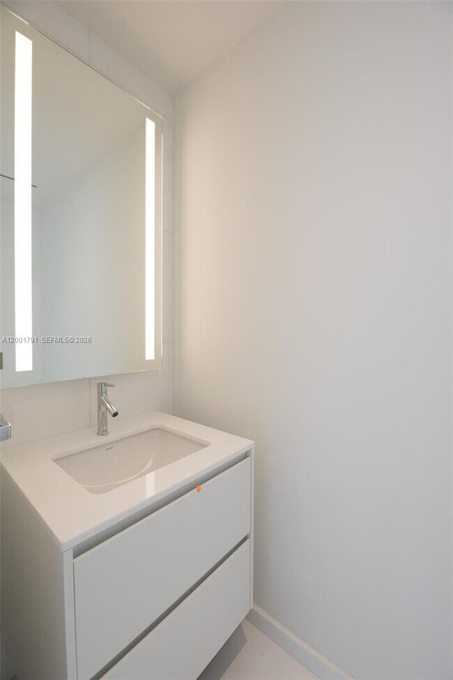 Building Photo - 300 Biscayne Blvd Way