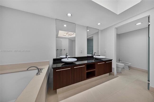 Building Photo - 2711 S Ocean Dr