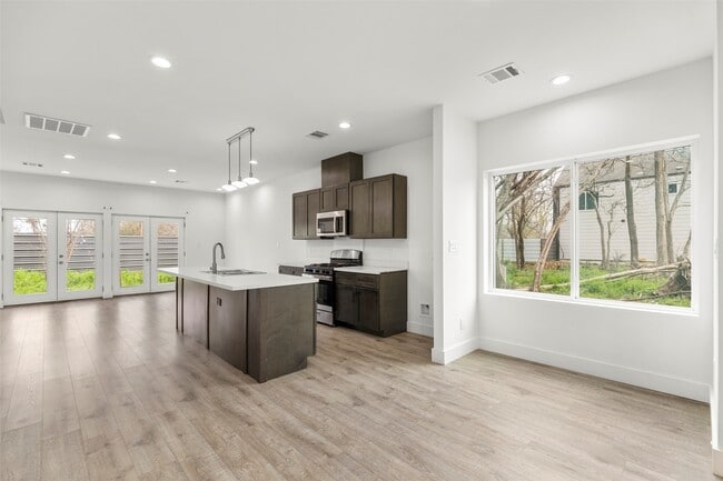 Building Photo - 2202 Wavell St